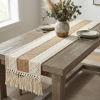 Lenora | Boho tafelloper met kwastjes – een stijlvolle tafeldecoratie voor een landelijke of bruiloftsomgeving.